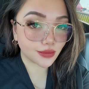 Meet your Posher, Mae ericka gail